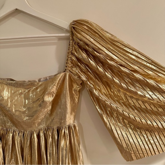 Handmade gold pleated dress with bell sleeves - Picture 8 of 9